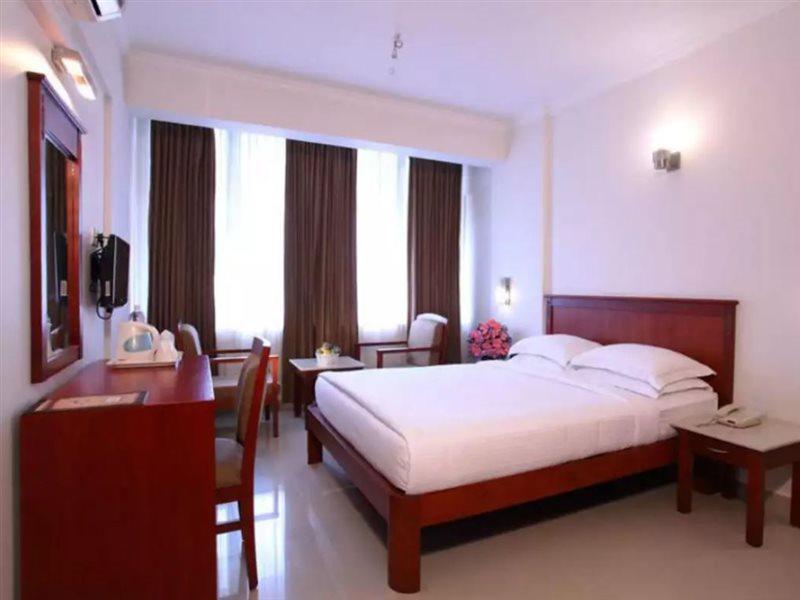 Hotel Pooram International Thrissur Zewnętrze zdjęcie
