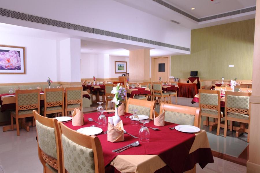 Hotel Pooram International Thrissur Zewnętrze zdjęcie